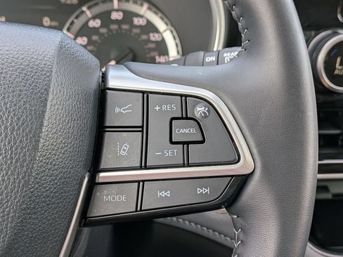 Used 2026 Toyota Highlander XLE AWD/4WD image 24