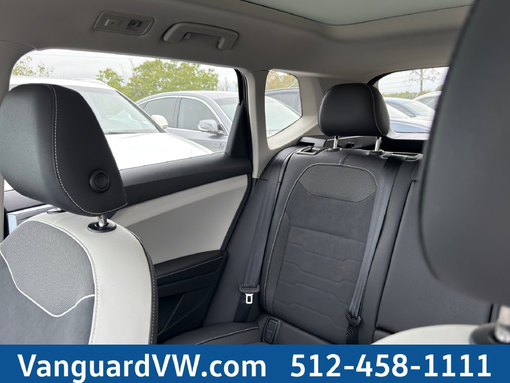 Used 2025 Volkswagen Taos SE FWD image 11