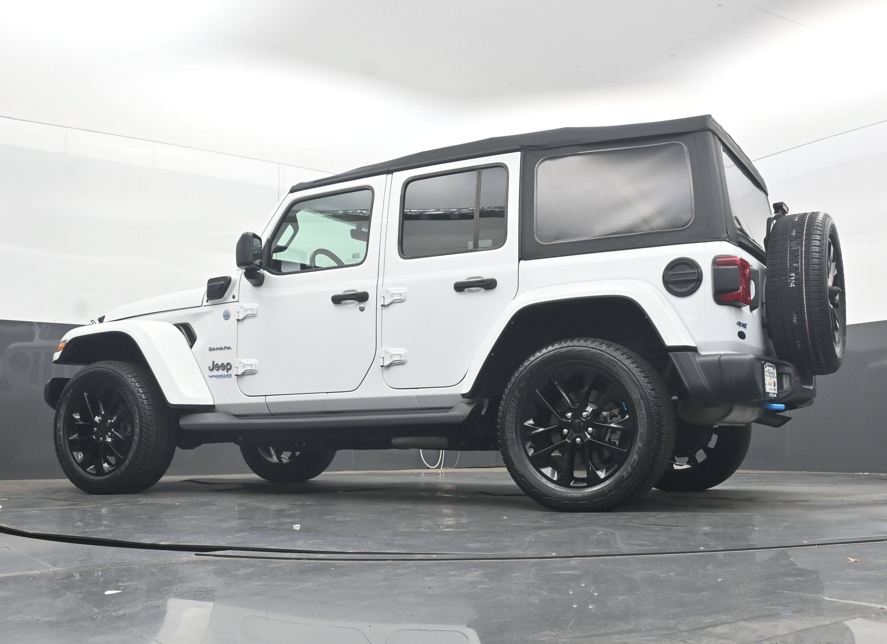 Used 2022 Jeep Wrangler Unlimited Sahara AWD/4WD image 15
