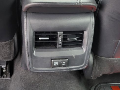 Used 2022 Toyota Avalon XLE image 13