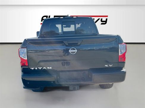 Used 2024 Nissan Titan SV w/ SV Convenience Package image 6