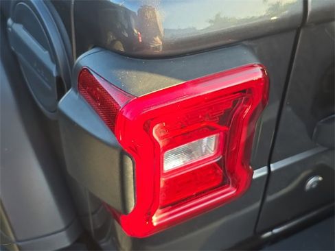 Used 2020 Jeep Wrangler Rubicon w/ LED Lighting Group image 5