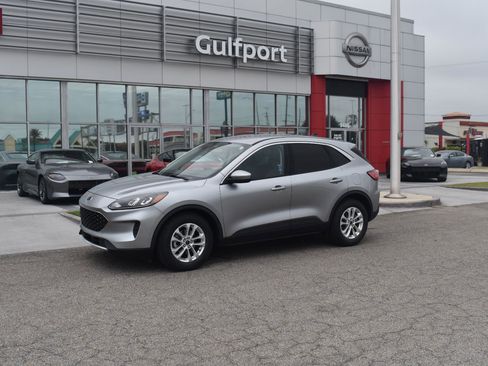 Used 2021 Ford Escape SE w/ Convenience Package FWD image 2