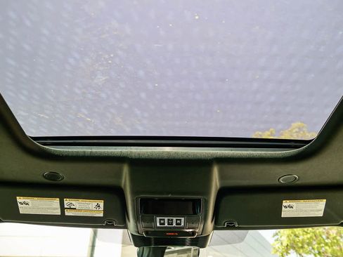 New 2026 Land Rover Discovery Limited Edition AWD/4WD image 16