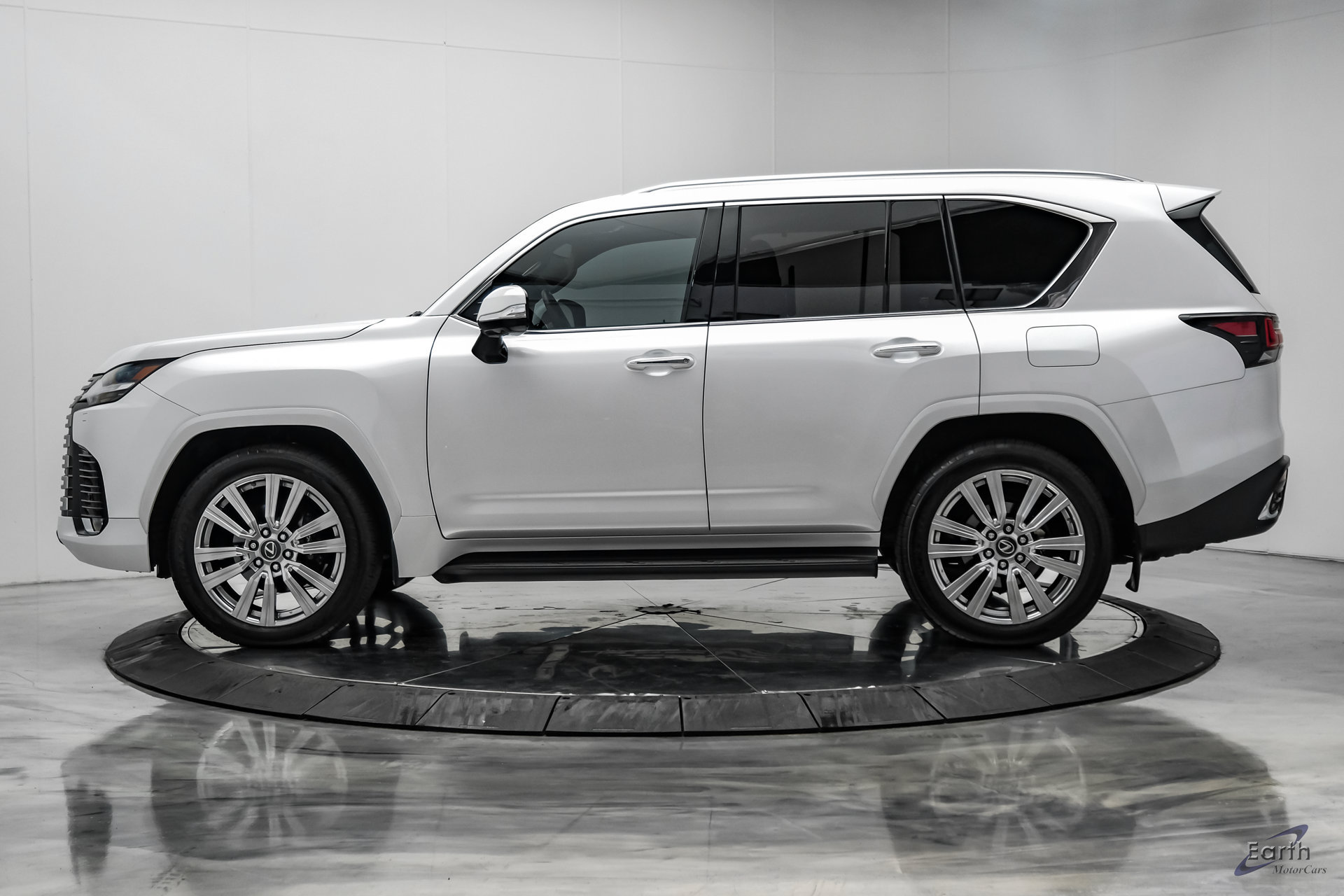 Used 2023 Lexus LX 600 4WD w/ Accessory Package (Z1) image 7
