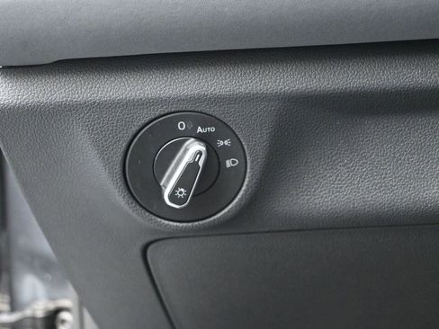 Used 2025 Volkswagen Jetta SE image 20