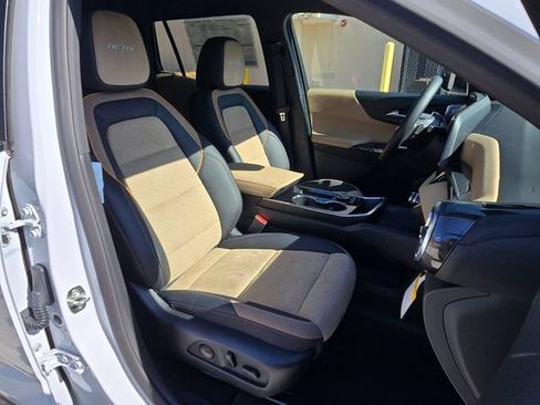 New 2026 Chevrolet Equinox ACTIV w/ Convenience Package III FWD image 15