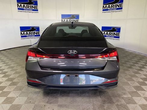 Used 2023 Hyundai Elantra SE w/ Cargo Package FWD image 17