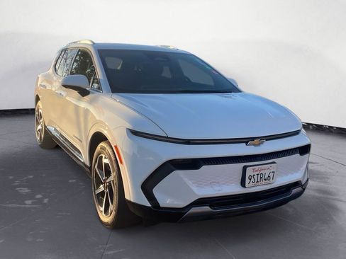 Used 2025 Chevrolet Equinox EV LT w/ Convenience Package image 2