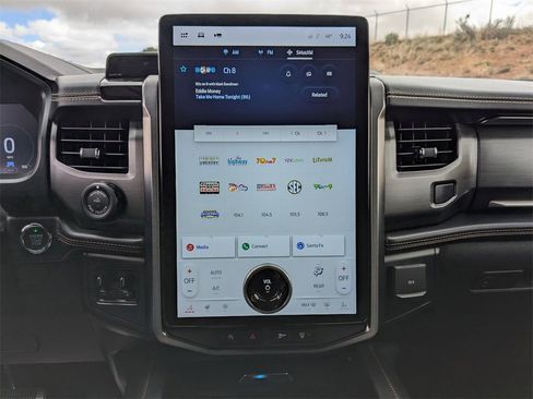 Used 2024 Ford Expedition Platinum image 12