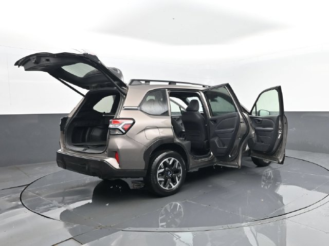 Used 2025 Subaru Forester Premium AWD/4WD image 31