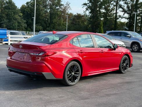 Used 2026 Toyota Camry SE FWD image 3