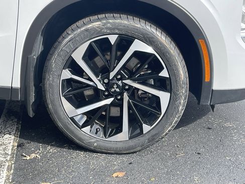 Used 2024 Mitsubishi Outlander SE image 10