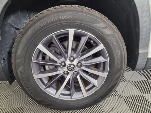 Used 2019 Toyota Highlander XLE FWD image 8