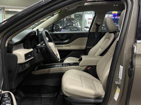 Used 2025 Lincoln Corsair AWD w/ Equipment Group 101A image 23