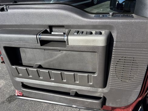 Used 2011 Ford F250 Lariat w/ Chrome Pkg image 16