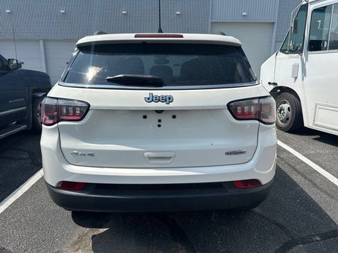 Used 2019 Jeep Compass Latitude w/ Popular Equipment Group AWD/4WD image 3