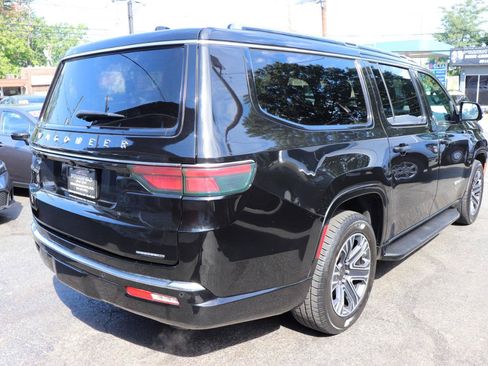 Used 2024 Jeep Wagoneer L Series II w/ Flexible Seating Group AWD/4WD image 5