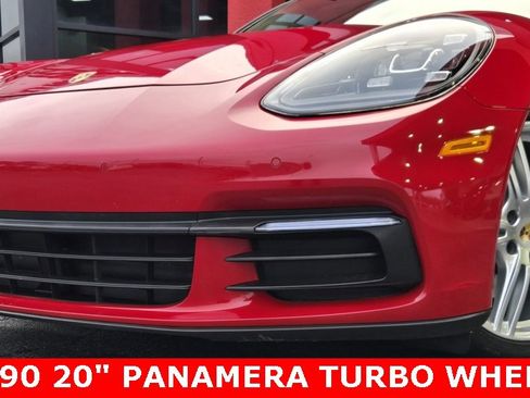 Used 2020 Porsche Panamera image 2