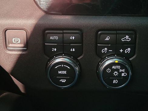 Used 2024 GMC Sierra 1500 SLT image 16