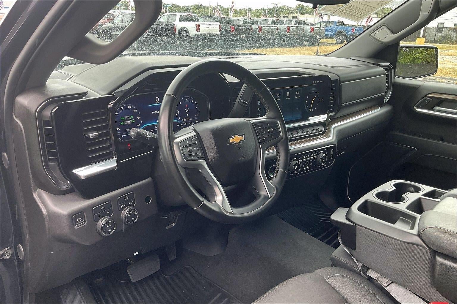 Used 2024 Chevrolet Silverado 1500 LT AWD/4WD image 15