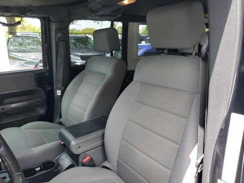 Used 2009 Jeep Wrangler Unlimited Rubicon w/ Dual Top Group AWD/4WD image 21