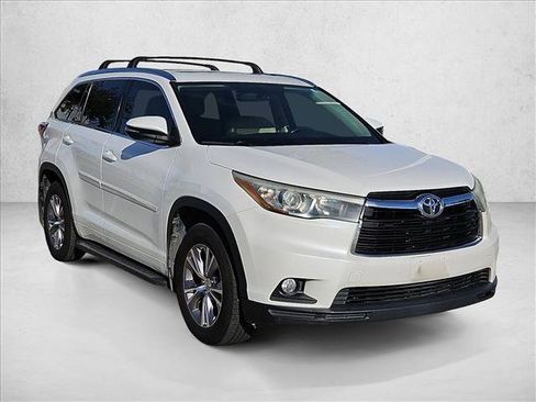 Used 2015 Toyota Highlander XLE image 3