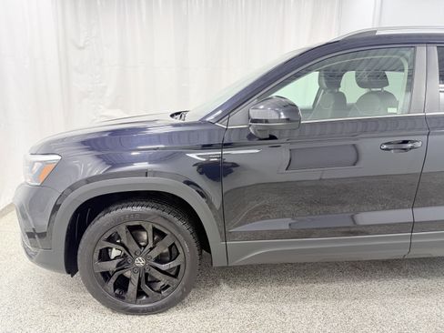 Certified 2023 Volkswagen Taos SE w/ Black Wheel Package image 2