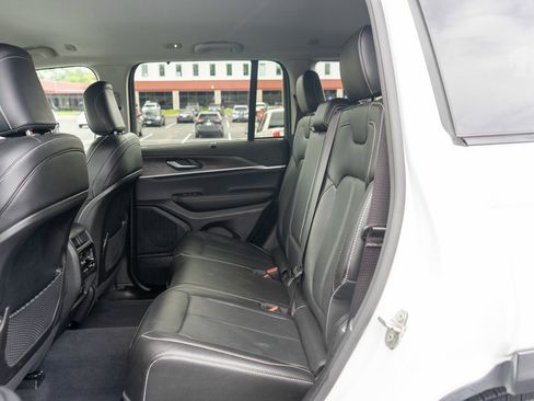 Used 2023 Jeep Grand Cherokee Limited w/ Luxury Tech Group II AWD/4WD image 30