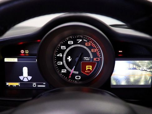 Used 2016 Ferrari 488 GTB image 39