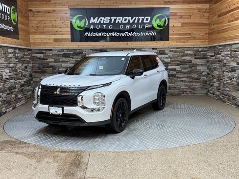 Used 2023 Mitsubishi Outlander SE image 4