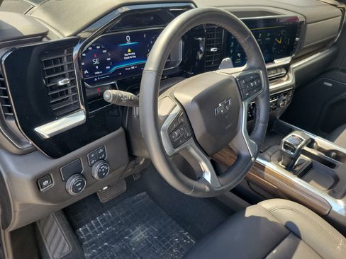 Used 2025 Chevrolet Silverado 1500 RST w/ Convenience Package II RWD image 16