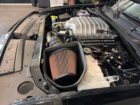 Used 2022 Dodge Challenger SRT Hellcat w/ Plus Package RWD image 27