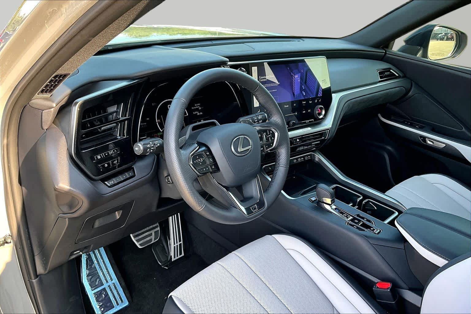 Used 2026 Lexus TX 500h AWD w/ Technology Package image 18