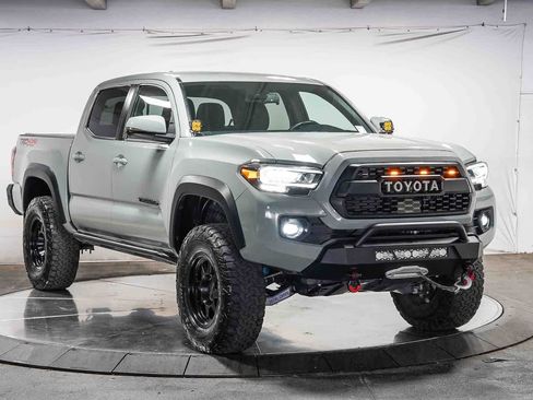 Used 2023 Toyota Tacoma TRD Off-Road AWD/4WD image 5