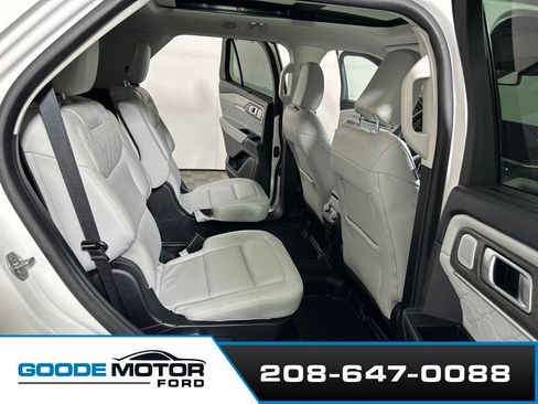 Used 2025 Ford Explorer Platinum w/ Ultimate Package AWD/4WD image 23