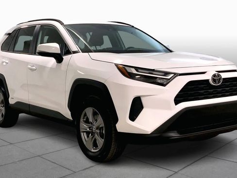 Used 2025 Toyota RAV4 XLE image 2