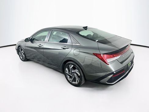 Used 2025 Hyundai Elantra Limited FWD image 5