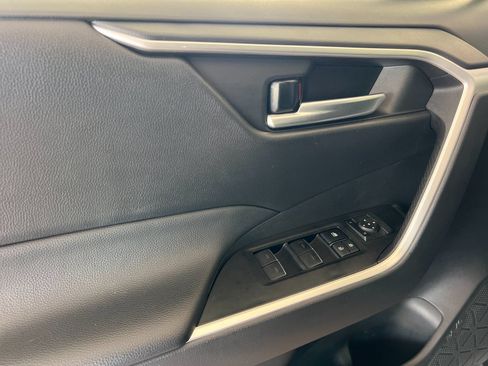 Used 2025 Toyota RAV4 XLE AWD/4WD image 10