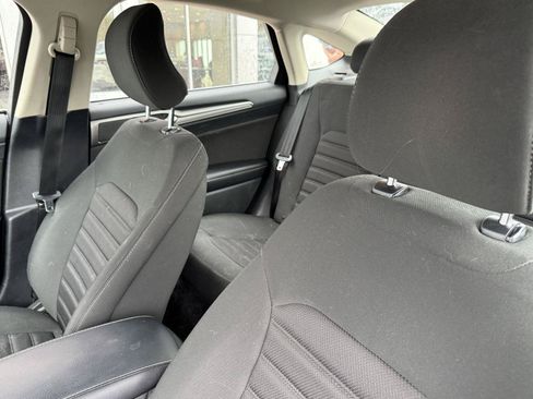 Used 2017 Ford Fusion SE FWD image 12