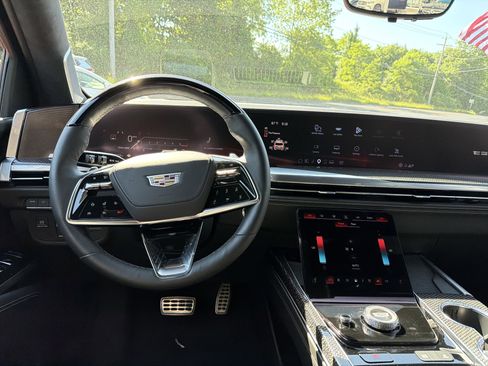 Used 2025 Cadillac Escalade V AWD/4WD image 14