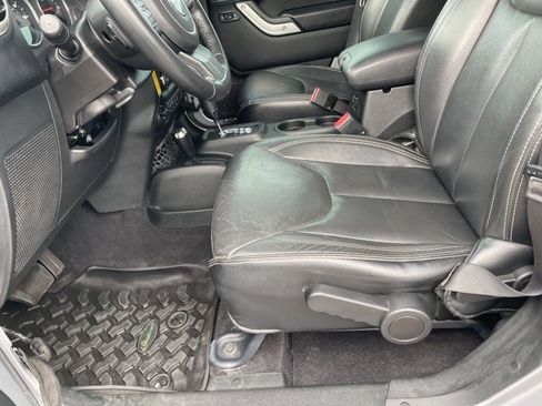 Used 2017 Jeep Wrangler Unlimited Sahara w/ Dual Top Group image 15