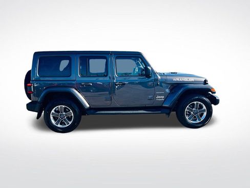 Used 2018 Jeep Wrangler Unlimited Sahara w/ Uconnect 4C Nav & Sound Group image 8