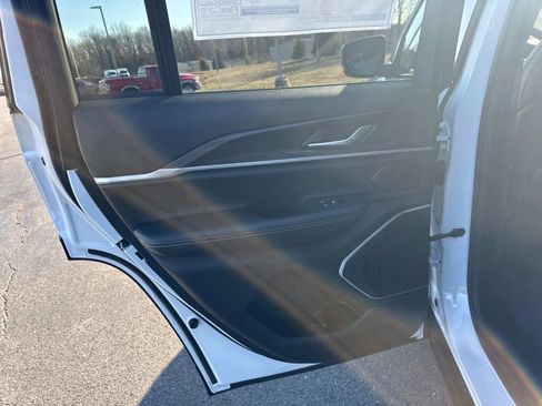 New 2026 Jeep Grand Cherokee Limited image 15