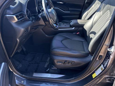 Used 2021 Toyota Highlander XSE image 9