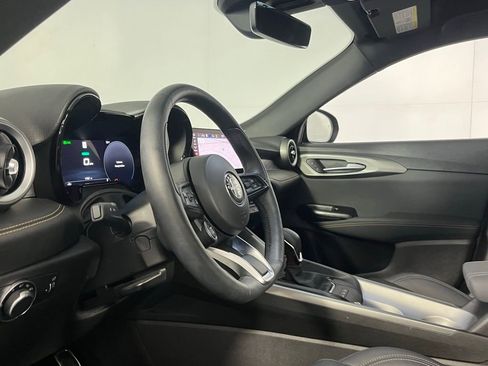 Used 2025 Alfa Romeo Tonale w/ Premium Package image 21