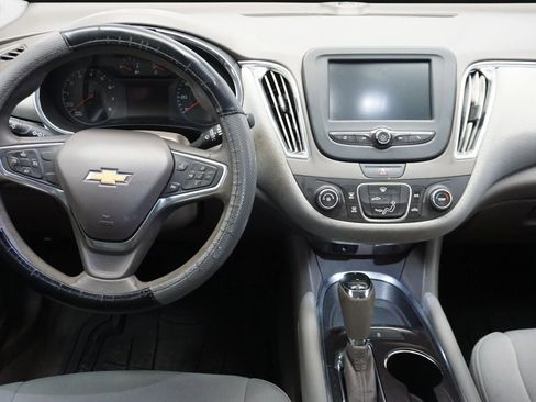 Used 2018 Chevrolet Malibu LT image 25