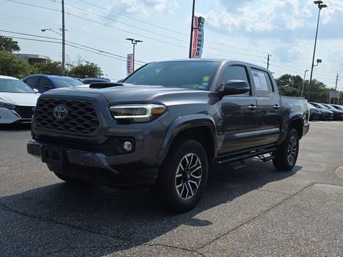 Used 2021 Toyota Tacoma TRD Sport w/ Technology Package RWD image 8
