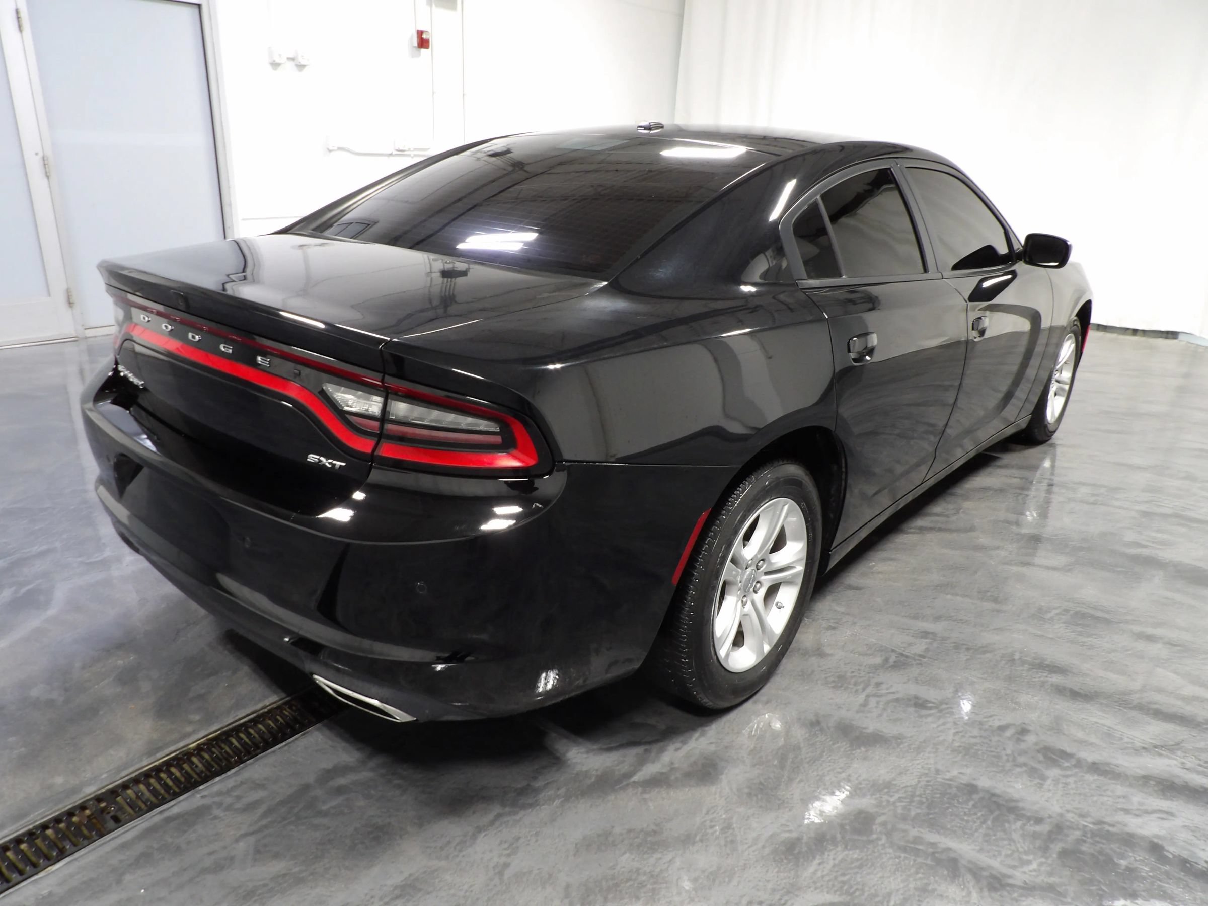 Used 2022 Dodge Charger SXT RWD image 4