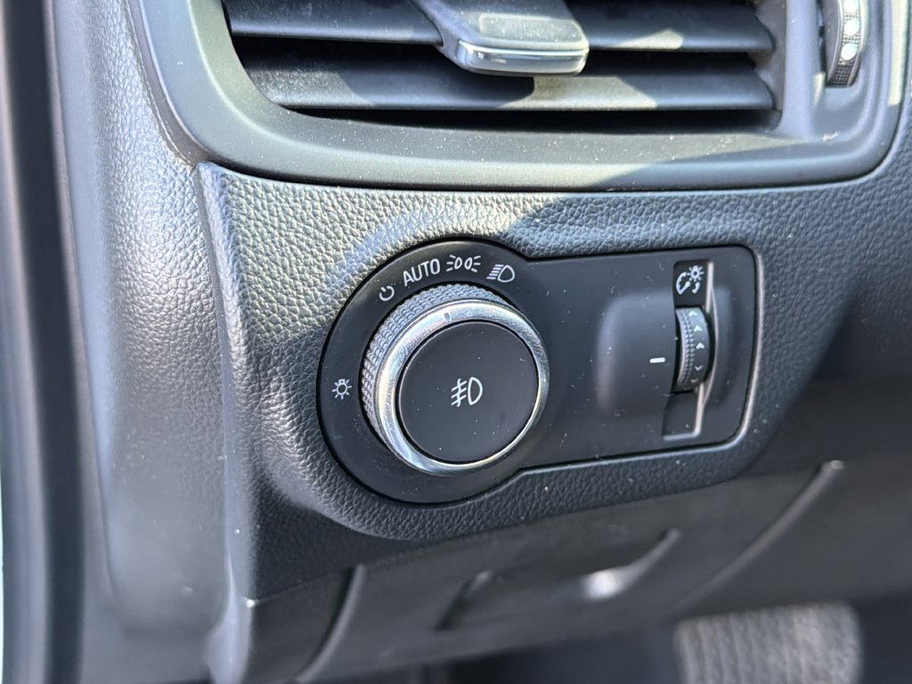 Used 2020 Buick Envision Essence FWD image 12
